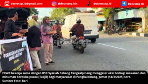 Semarak Ramadan, FKWB dan BSB Syariah Berbagi Takjil di Pangkalpinang