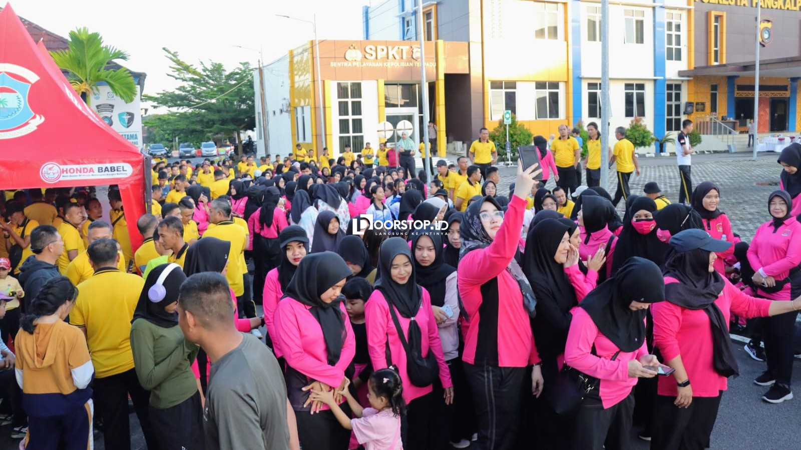 Meriahkan HUT Bhayangkara ke-79, Polresta Pangkalpinang Gelar Jalan Sehat Penuh Hadiah dan Semangat Kebersamaan
