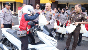 Silaturahmi Sinergitas: Polda-Korem 045/Gaya-Kejati Babel Bagi-bagi Tanda Mata Ke Masyarakat