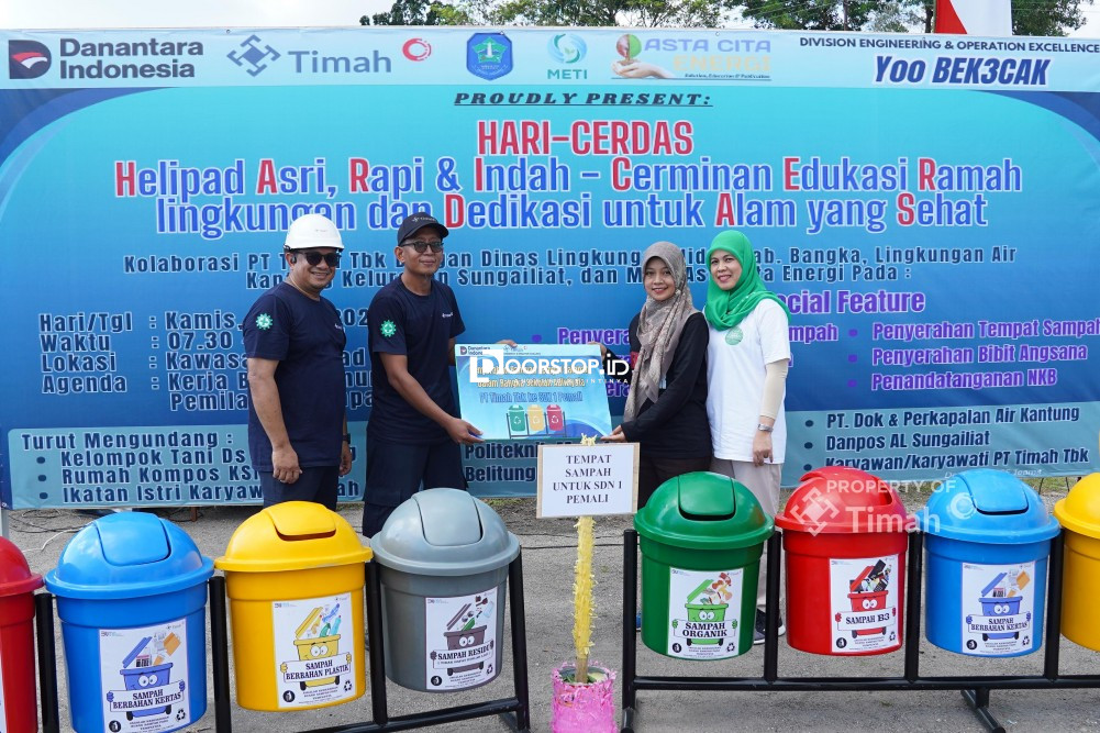 Bantu SDN 1 Pemali, PT Timah Serahkan Tempat Sampah Terpilah untuk Edukasi Anak
