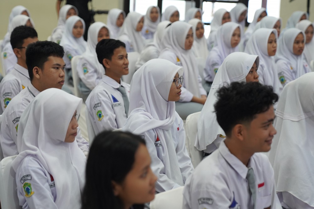 Cetak Generasi Emas 2045, PT Timah Bagikan Beasiswa untuk 108 Pelajar di Pemali Boarding School