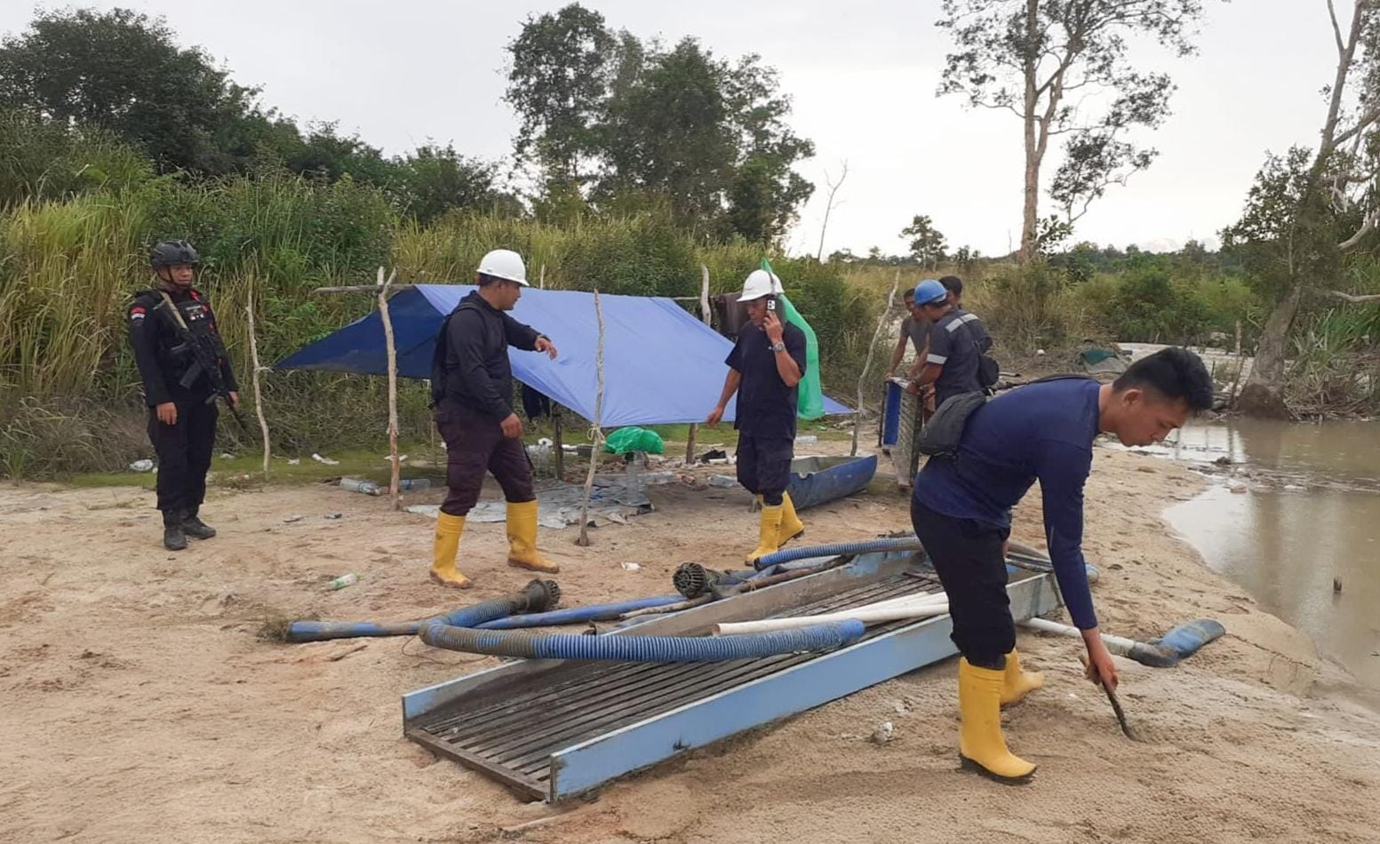 PT Timah Tbk bersama Tim Gabungan Tertibkan Tambang Ilegal di Belitung
