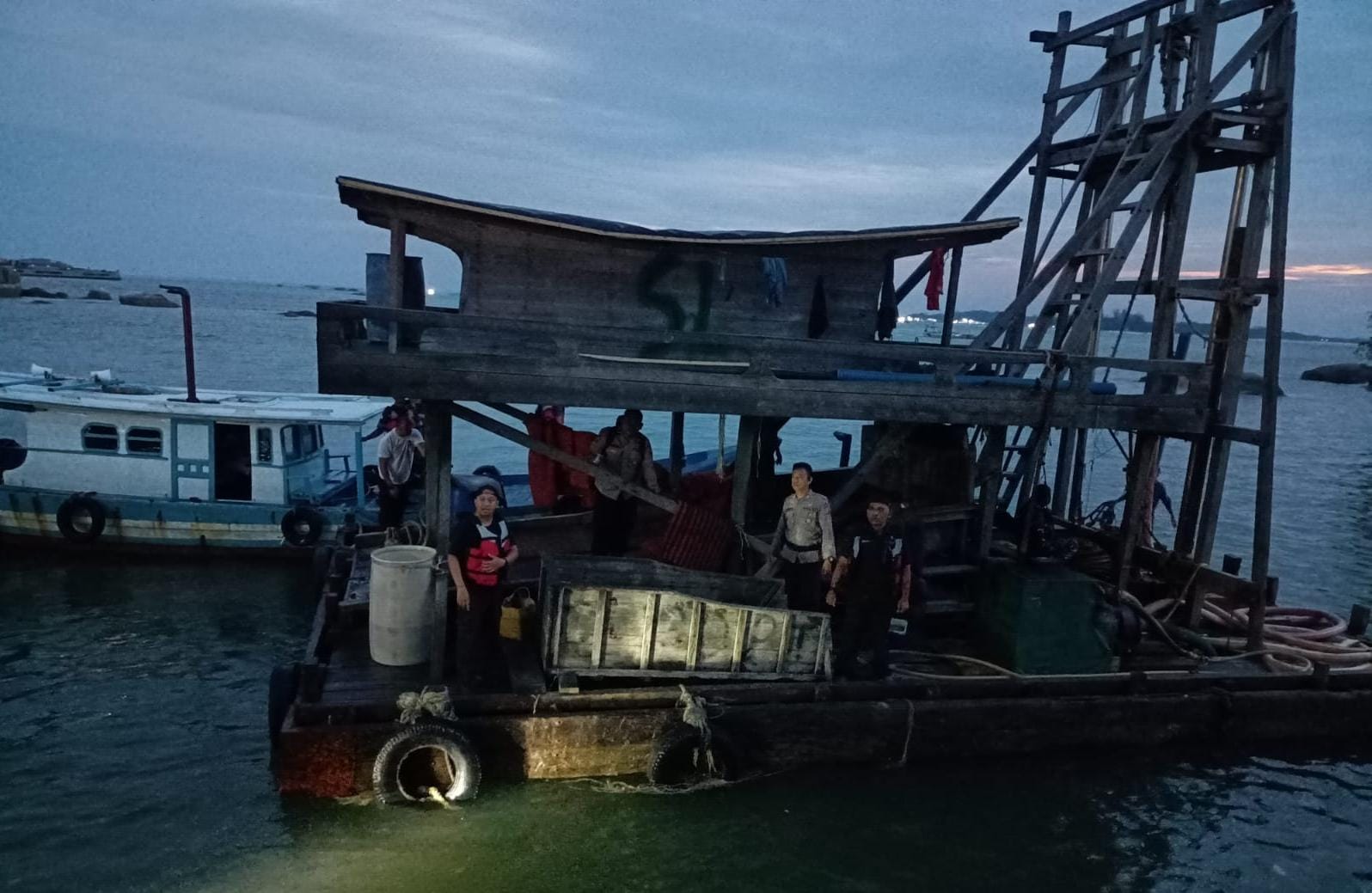 Masih Membandel, PT Timah Bersama Tim Gabungan Tertibkan Tambang Ilegal di Perairan Cupat Bangka Barat