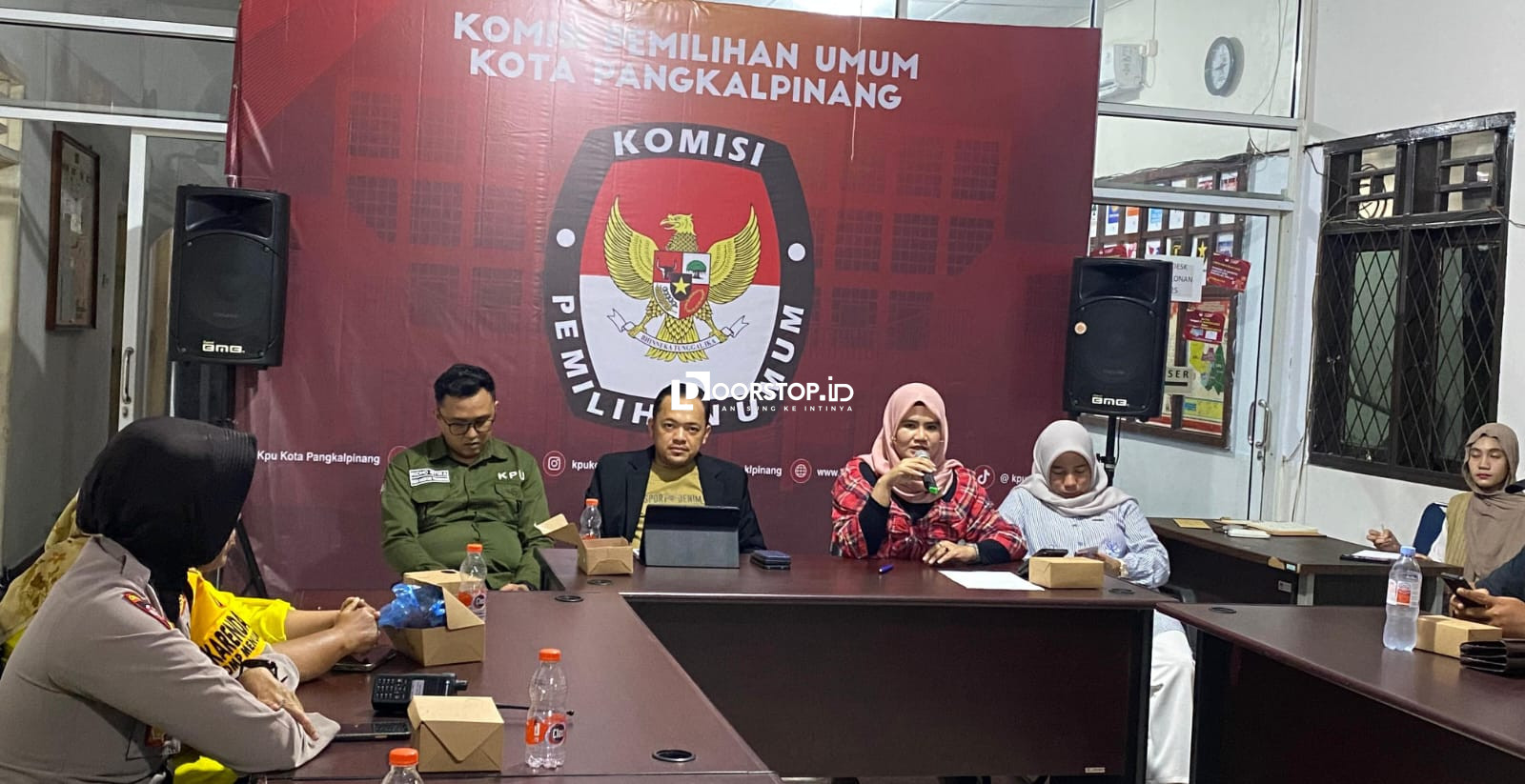 KPU Pangkalpinang Tertibkan APK Jelang Masa Tenang Pilwako 2025