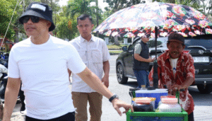 Kapolda Babel Borong Es Bubur Sumsum, Dibagi Gratis ke Pengunjung Bazar TVRI