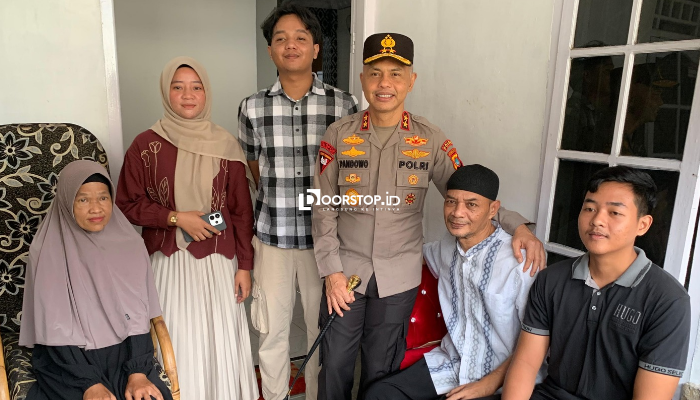 Kapolda Babel Jenguk Pama Polresta Pangkalpinang yang Sakit: Semoga Segera Diberikan Kesembuhan