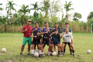 PT Timah Salurkan Bantuan untuk SSB Tunas Mandiri, Dorong Lahirnya Bibit Unggul Sepak Bola Desa Rias