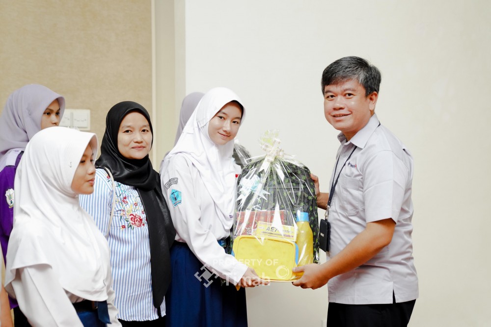 Dari Beasiswa Pendidikan hingga UMKM, PT Timah Hadirkan Manfaat Nyata bagi Masyarakat di Wilayah Operasional