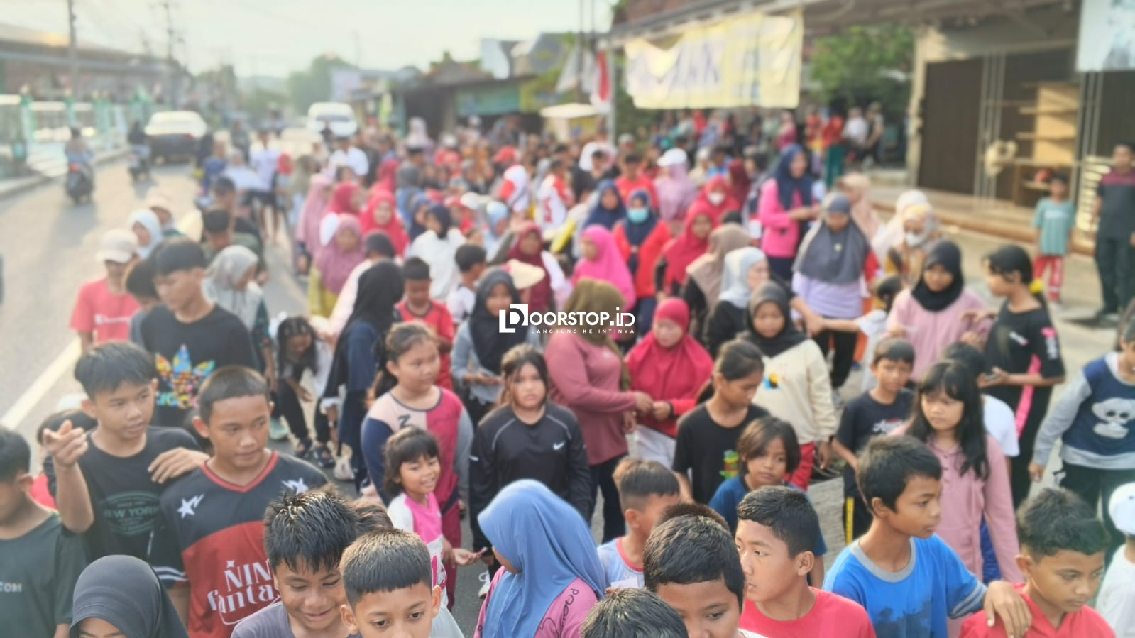 RT 03 Bukit Sari Gelar Jalan Santai dan Lomba Meriahkan HUT RI ke-80