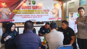 Dekat dengan Masyarakat, Polresta Pangkalpinang Adakan Jumat Berkah di Simpang BTC