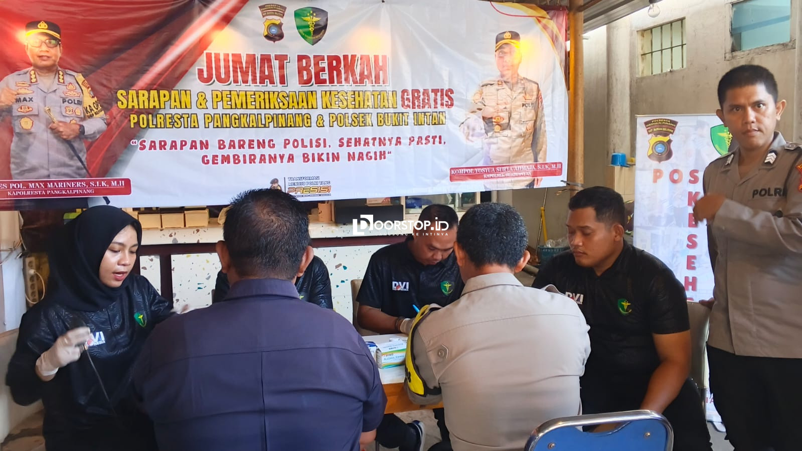 Dekat dengan Masyarakat, Polresta Pangkalpinang Adakan Jumat Berkah di Simpang BTC