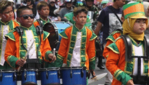 Drumband Gita Sang Pencerah SDS Muhammadiyah Sungailiat Meriahkan Karnaval HUT RI ke-80