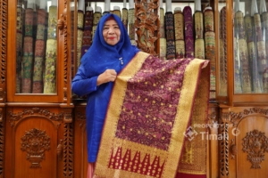 Tak Sekadar Tenunan, Maslina Yazid dan PT TIMAH Rajut Asa Lestarikan Cual Bangka