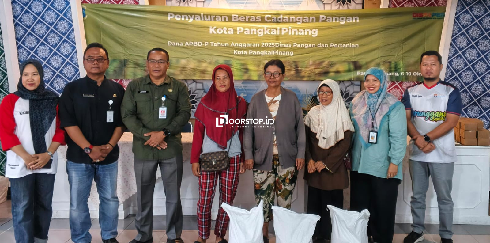 Pemkot Pangkalpinang Salurkan 4 Ton Beras Cadangan Pangan bagi Warga Gerunggang