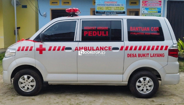 Warga Bukit Layang Terima Ambulans Desa Pertama dari Gubernur Babel