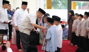Berbagi Berkah Ramadan, Gubernur Babel dan Kapolda Santuni Ratusan Anak Yatim di Mapolda Babel