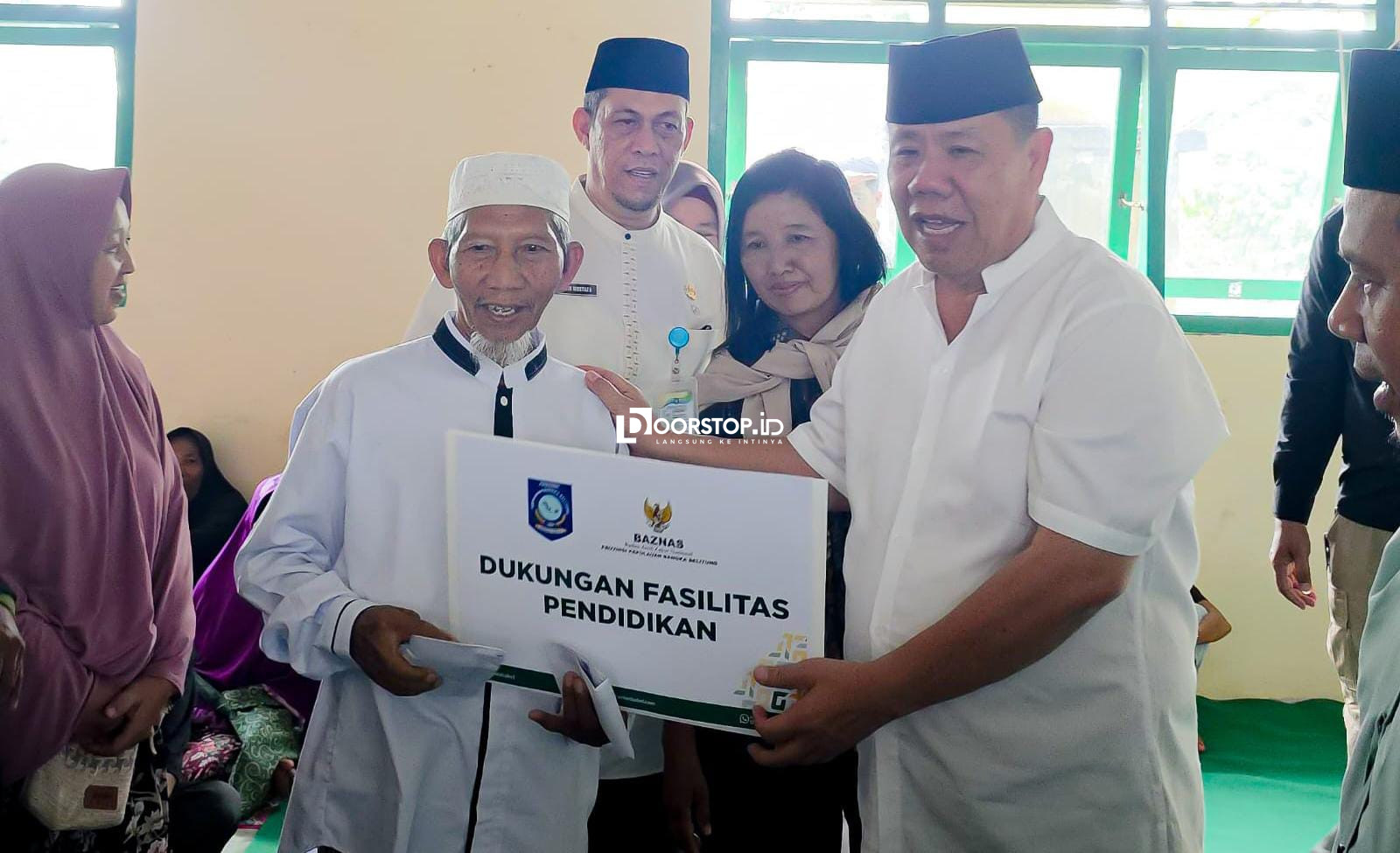 Tebar Kebaikan di Bulan Ramadan, Gubernur Hidayat Arsani Salurkan Zakat BAZNAS di Desa Penyamun