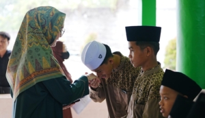 TP PKK Babel Kunjungi LKSA Adh Dhuhaa, Salurkan Sembako dan Alat Sekolah