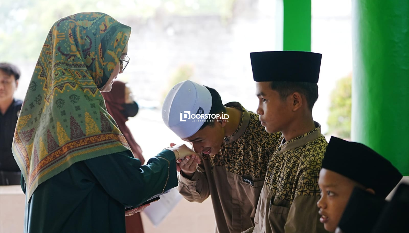 TP PKK Babel Kunjungi LKSA Adh Dhuhaa, Salurkan Sembako dan Alat Sekolah