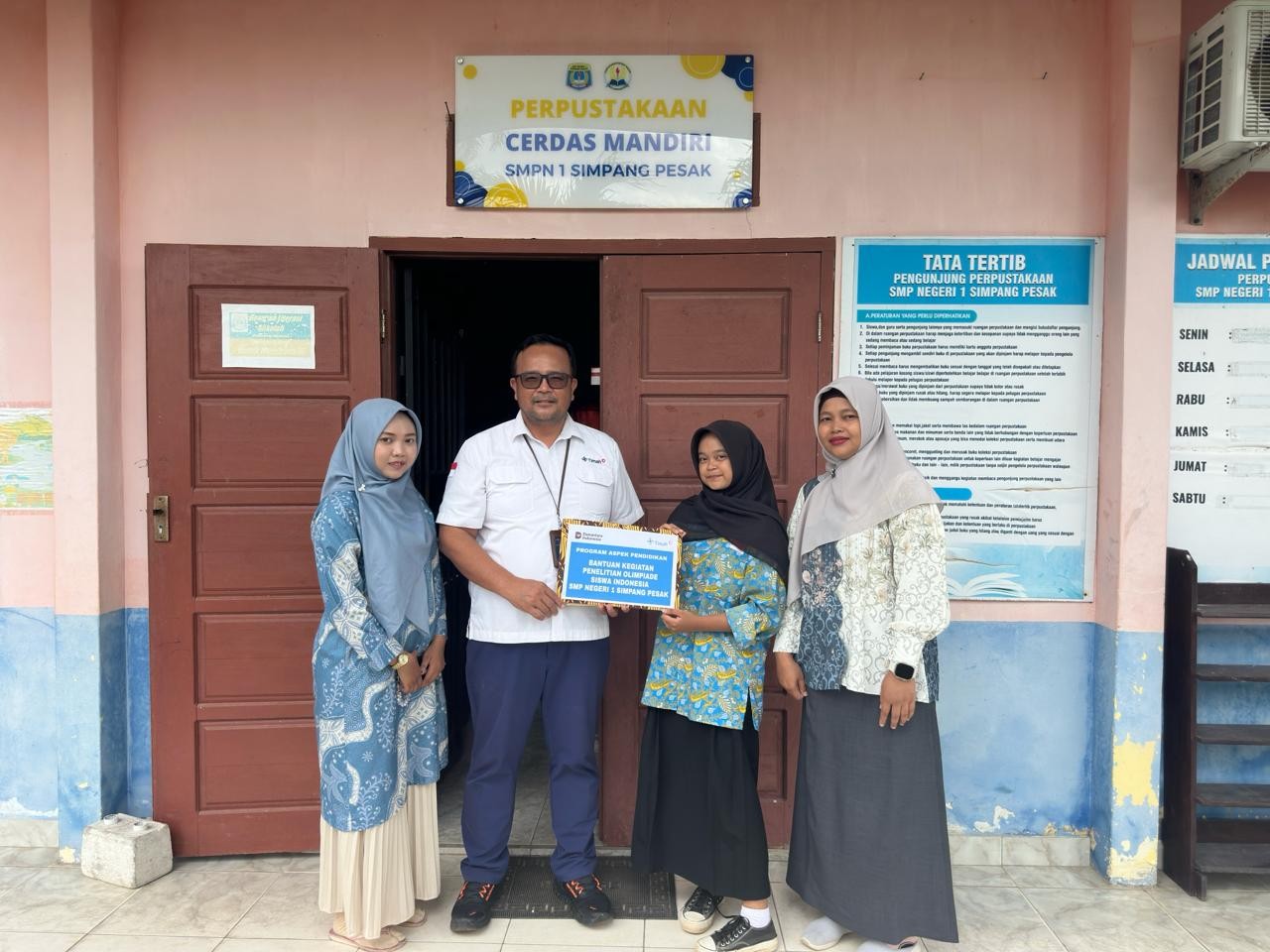 Komitmen PT TIMAH dalam Pendidikan, Dukung Inovasi dan Penelitian Pelajar SMPN 1 Simpang Pesak Olah Gedebong Pisang Jadi Sambalingkung