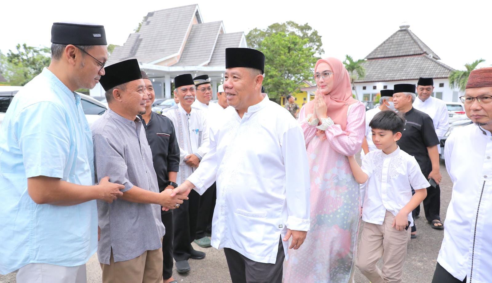 Safari Ramadan di Bangka Tengah, Hidayat Arsani Pererat Silaturahmi dan Tebar Bantuan Sosial