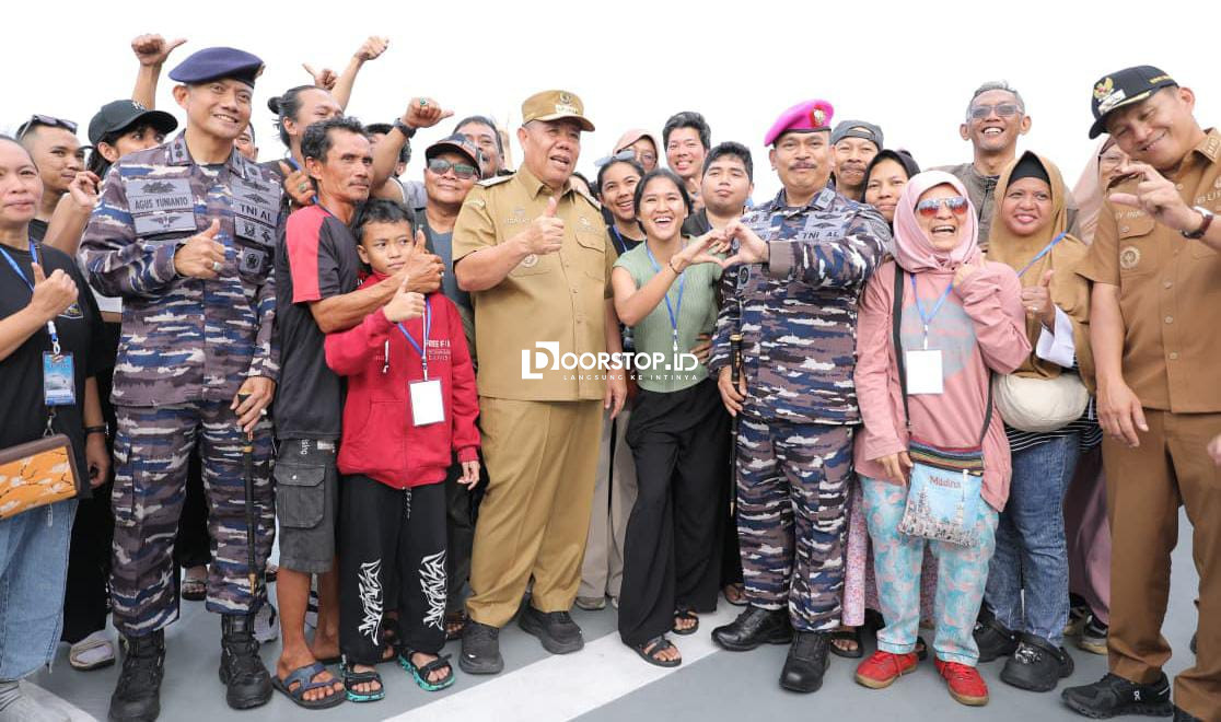 KRI Semarang-594 Sandar di Belinyu, Tangis Haru 1.100 Pemudik Babel Pecah Saat Disambut Gubernur Hidayat Arsani