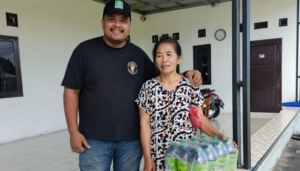 Jelang Lebaran, Wakil Sekretaris DPW PKB Babel Tebar Ratusan Dus Minuman Secara Door-to-door ke Warga Pangkalpinang