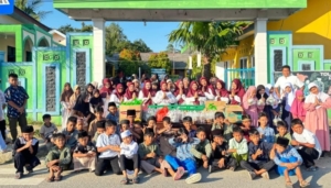 SDN 10 Mentok Tebar Takjil di Penghujung Ramadan, Tanamkan Kepedulian Sosial Sejak Dini