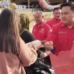 KONI Bangka Selatan Bagikan 200 Takjil kepada Masyarakat