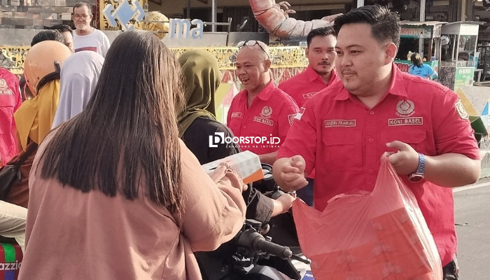 KONI Bangka Selatan Bagikan 200 Takjil kepada Masyarakat