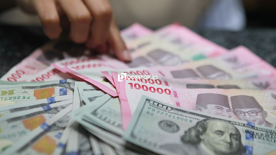 Harga Minyak Melonjak Imbas Ketegangan Selat Hormuz, Rupiah Tertahan di Level Rp17.300