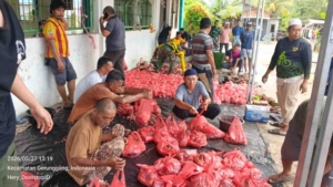 Masjid Jannatul Ma’wa Gandaria II Pangkalpinang Salurkan 260 Paket Daging Kurban