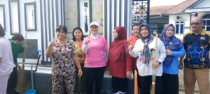 Pangkalpinang Bersih, Aksi Nyata Wawako Dessy dan Warga Air Salemba Perangi Banjir