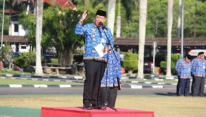 Gubernur Babel Tekankan Kedisiplinan dan Etos Kerja ASN dalam Upacara Bulanan Pemprov