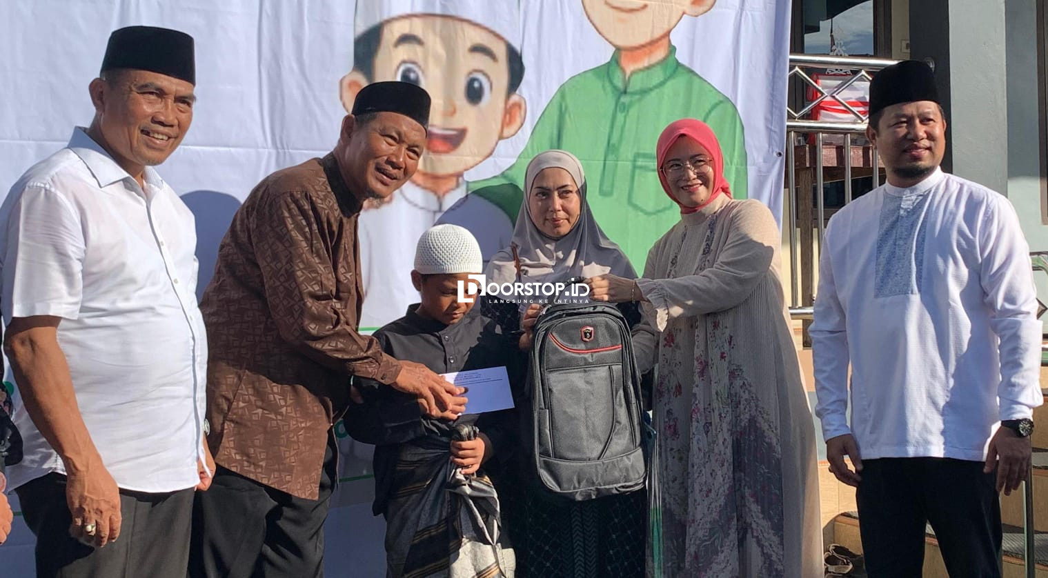 Cece Dessy Puji Solidaritas Warga Bukit Tani Gelar Sunatan Massal Tahunan