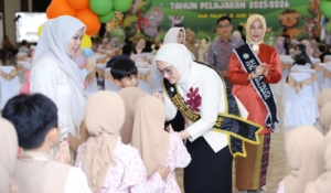 Noni Hidayat Dorong Anak-anak TK/PAUD Islam Al Azhar 65 Pangkalpinang Tumbuh Kreatif dan Percaya Diri