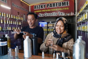 Kisah Dewi Besarkan Rizky Parfume bersama PT TIMAH