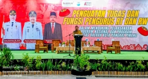 Buka Pembekalan, Wali Kota Pangkalpinang Sebut RT dan RW Garda Terdepan Pelayanan