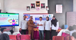 Akademisi UBB Bekali Pelajar SMPN 3 Gantung Literasi Digital dan Hukum