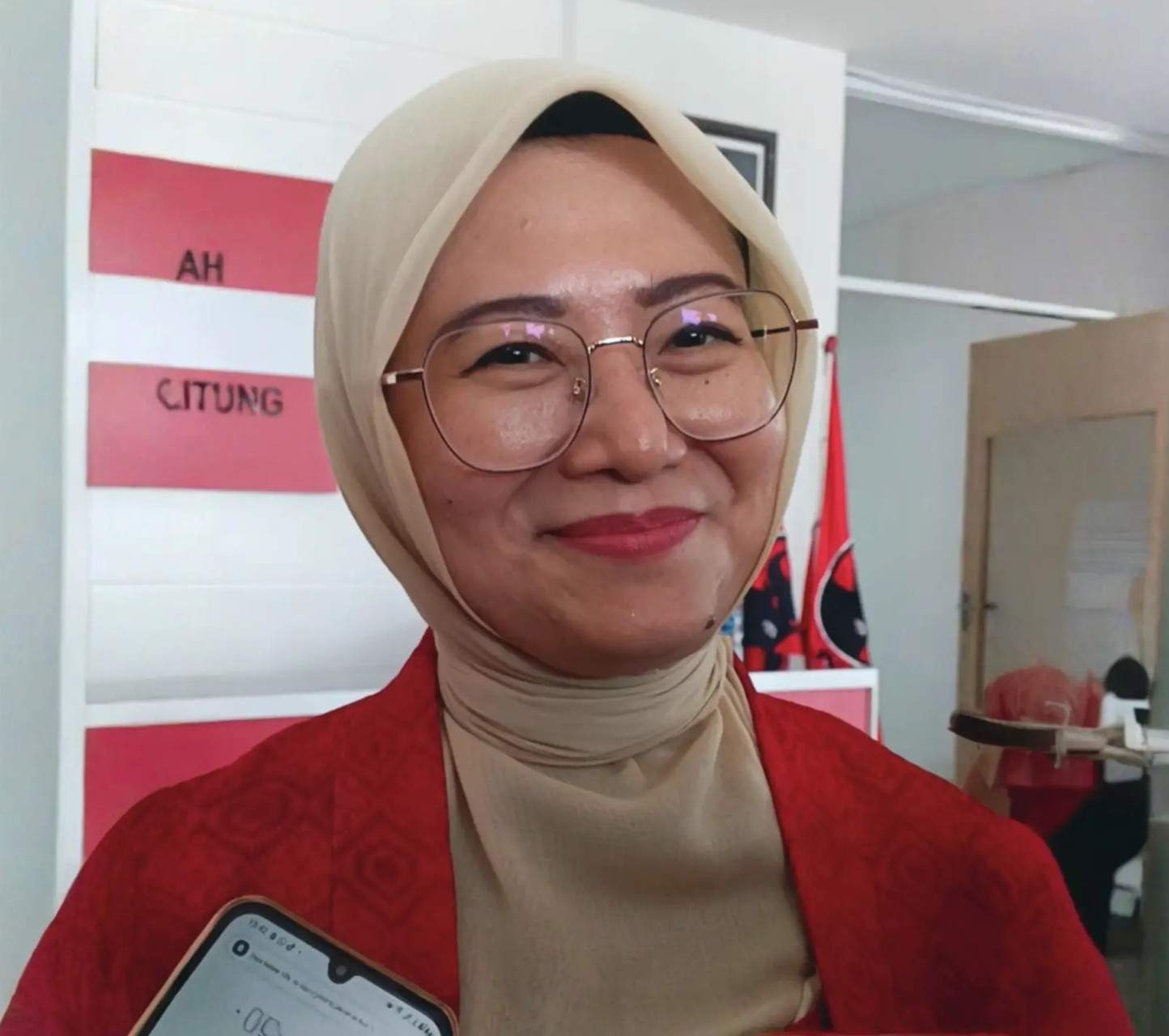 Cece Dessy Apresiasi Totalitas Peserta Kompetisi Desain Kebaya Fatmawati Trophy Regional 4