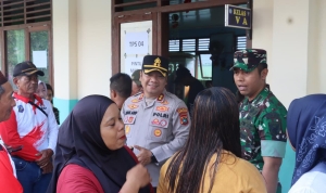 Pastikan Aman, Kapolres Bangka Selatan Tinjau TPS Pilkades Serentak