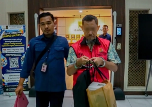 Kejagung Serahkan 6 Tersangka dan Barang Bukti Kasus Korupsi Petral, PES dan ISC ke Kejari Jakpus