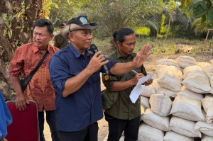 Formap Babel Salurkan Pupuk PUFA untuk 115 Petani di Desa Deniang