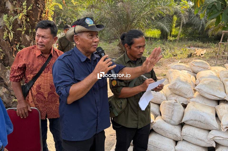 Formap Babel Salurkan Pupuk PUFA untuk 115 Petani di Desa Deniang