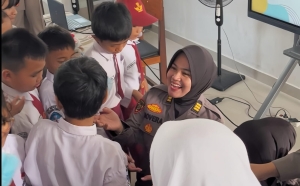 Sambut HUT ke-78, Polwan Polda Babel Edukasi Pelajar Soal Bullying dan Narkoba