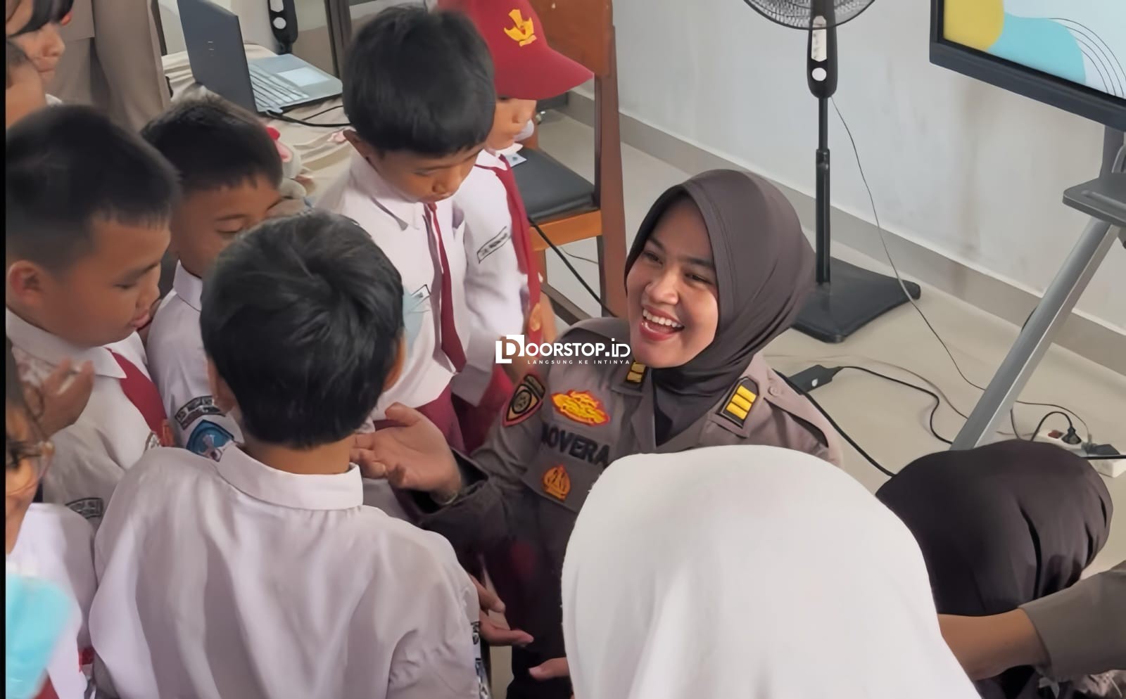 Sambut HUT ke-78, Polwan Polda Babel Edukasi Pelajar Soal Bullying dan Narkoba