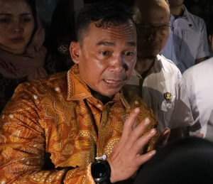 Kunjungan Kerja ke Babel, Menteri Wihaji Salurkan Bantuan Genting dan RTLH di Bangka Tengah