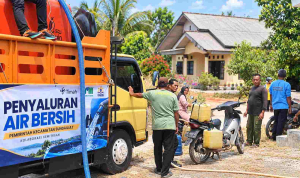 PT TIMAH Kolaborasi Penuhi Kebutuhan Air Bersih Warga Terdampak Kekeringan di Sungailiat