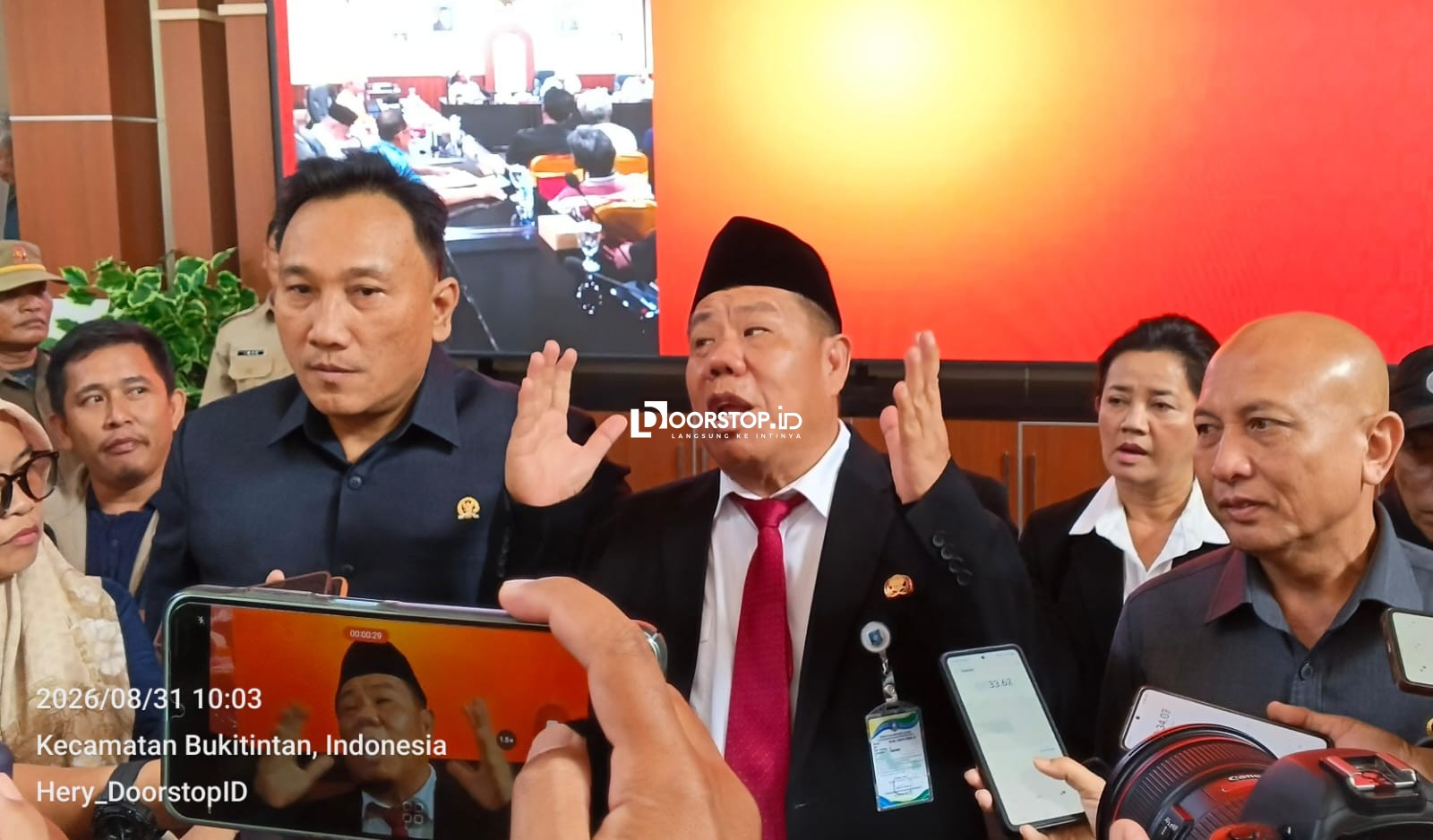 Serahkan Ranperda APBD, Gubernur Hidayat Tegaskan Setiap Rupiah Harus Kembali ke Rakyat