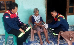 Tim ERG PT TIMAH Beri Layanan Kesehatan Gratis bagi Ratusan Warga Terdampak Gempa di NTT